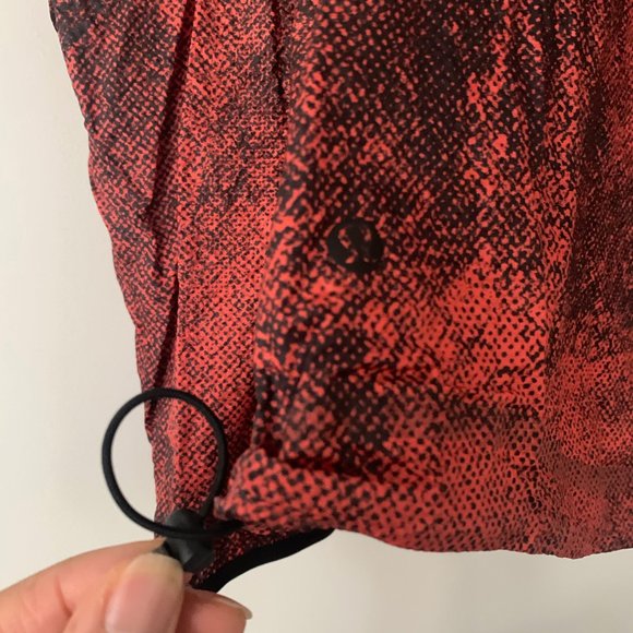 LULULEMON LAB 2 PIECE TOP AND SHORTS RED BLACK - Picture 6 of 9